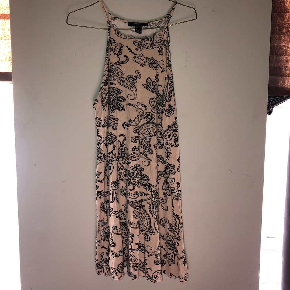 🎉5️⃣ for 2️⃣5️⃣ 🎉
Paisley Midi Dress